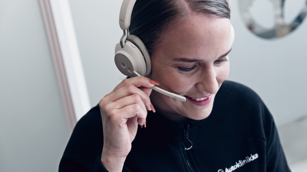 Autoklinikan asiakaspalvelu auttaa kaikissa autosi kolarivaurio ja tuulilasivaurio asioissa. Autoklinikan asiakaspalvelu palvelee 24 h.