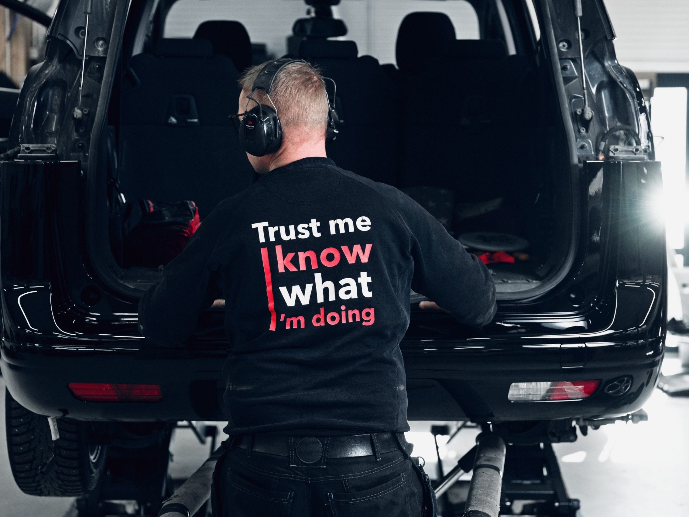 Autoklinikalla korjaamme kaikki autosi kolarivaurio, peltivaurio, automaalaus, parkkipaikkakolhu kuntoon ammattitaidolla.