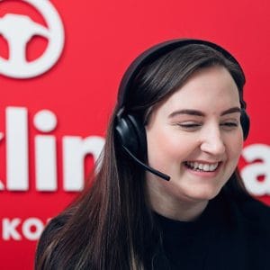 Autoklinikan asiakaspalvelu auttaa kaikissa autosi kolarivaurio ja tuulilasivaurio asioissa. Autoklinikan asiakaspalvelu palvelee 24 h.