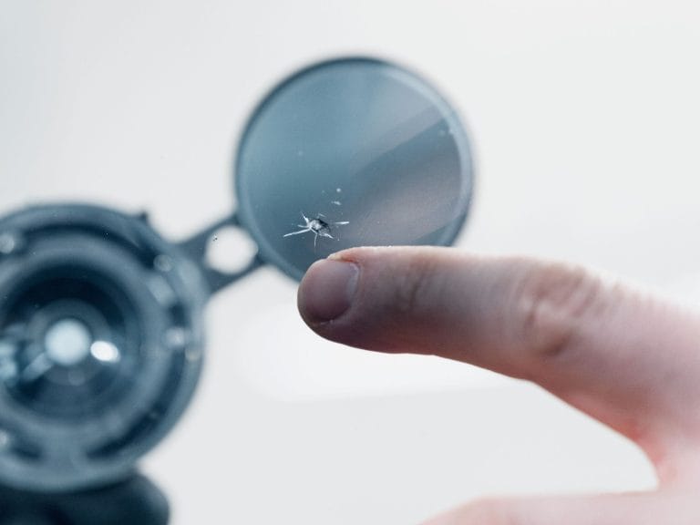 Autoklinikalla korjaamme kiveniskemä tuulilasisi odottaessa, mikäli vaurio mahtuu 2 euron kolikon kokoisen alan alle. 